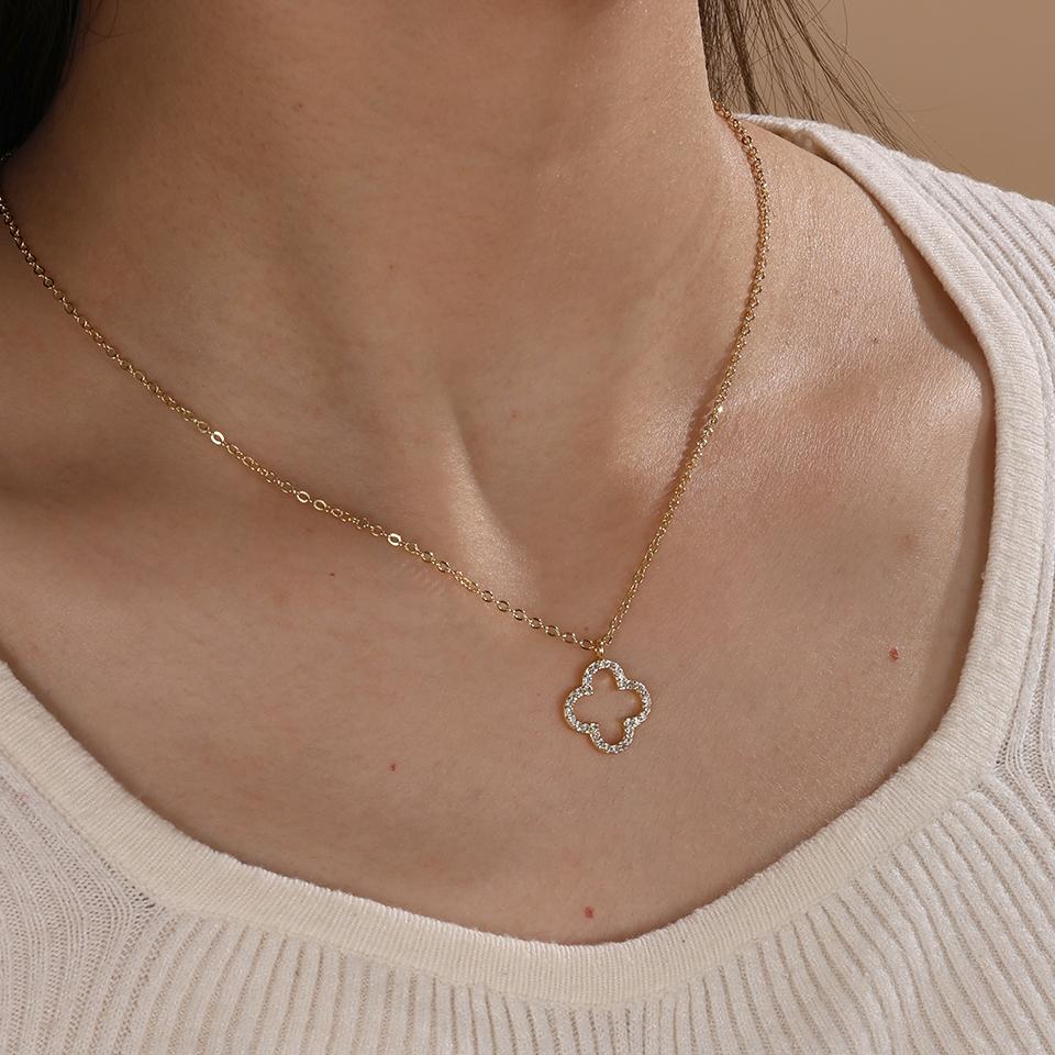 ZAKOL Shiny Zircon Hollow Four-leaf Clover Pendant Necklace for Women Exquisite Birthday Anniversary Zircon Gifts