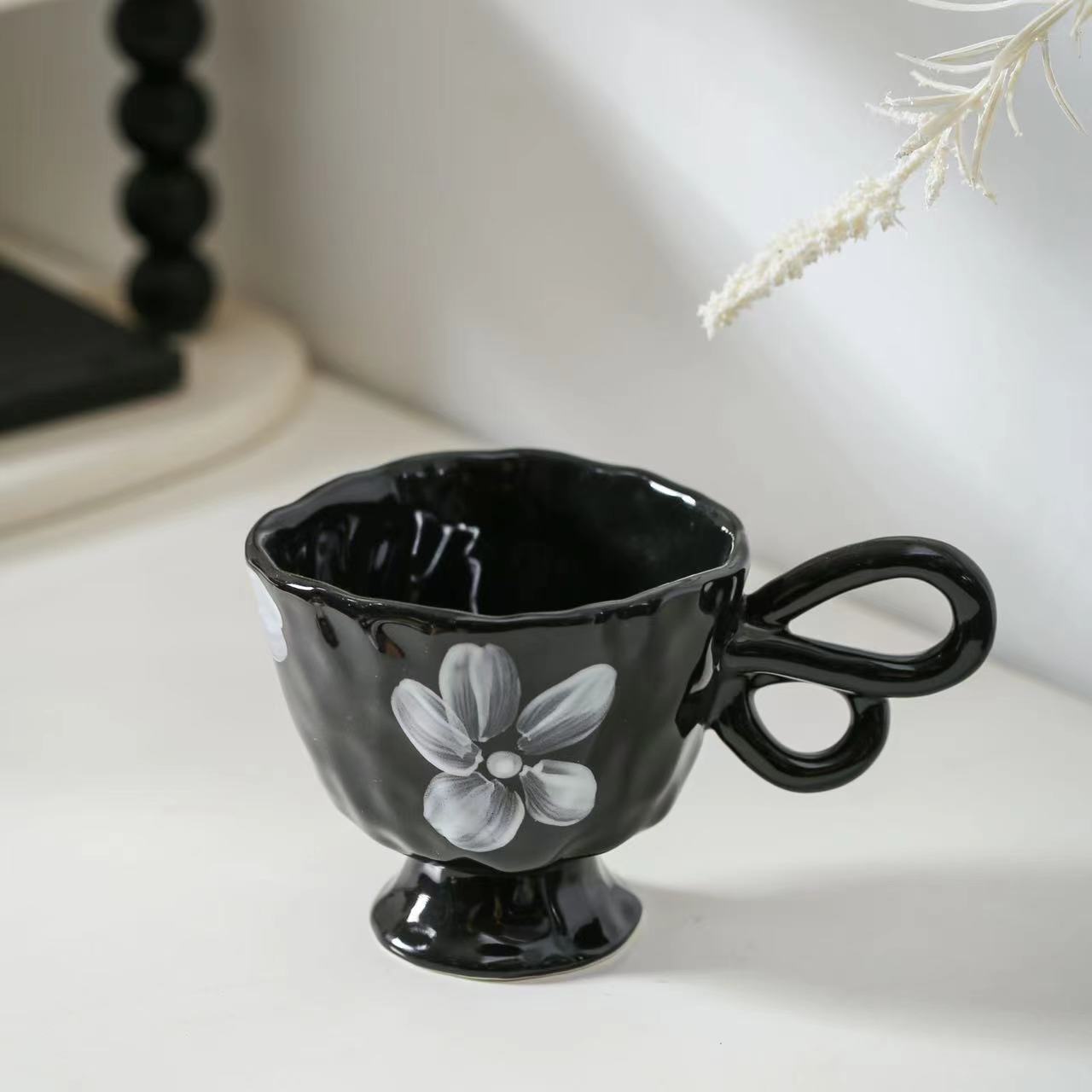 Mug Tall Cup Butterfly Handle Pinch Mug Ceramic Hand-painted Cup Premium and Niche Water Cups Large Capacity Tea  Coffee Cups 280ml