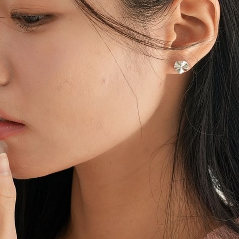 BELLOOGGI Circle wave earring