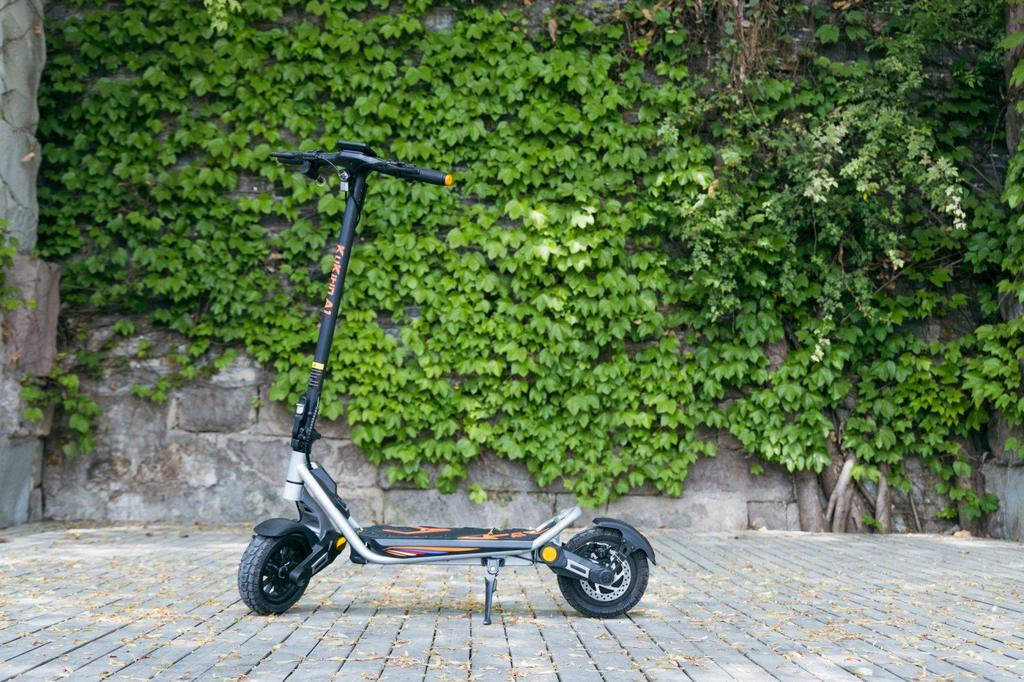 Kukirin A1 Electric Scooter 800W Motor 48V13Ah Battery 45km/h Max Speed 45km Max Range Front and Rear Shock Absorption