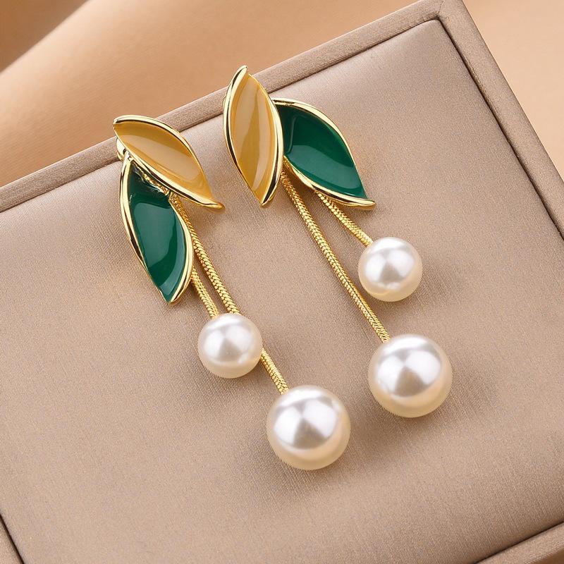 

Trendy Tassel Earrings: Elegant Leaf Design, Non-Pierced Clip-Ons for Women зелёный