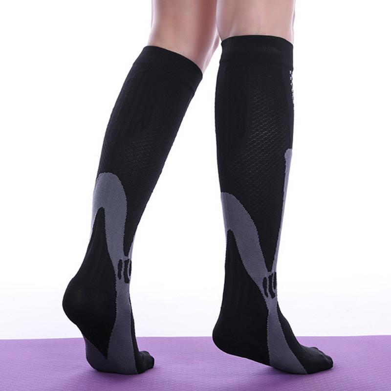 Kompressions-Nylon-Sportstrümpfe Verschiedene Stile Feuchtigkeitstransportierend Lindern Wadenmüdigkeit Kompressionssocken Unisex 15-20 mmHg