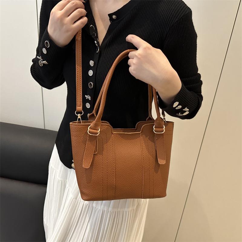Women's handbag summer new niche texture shoulder bag commuter messenger bag atmospheric simple bucket bag