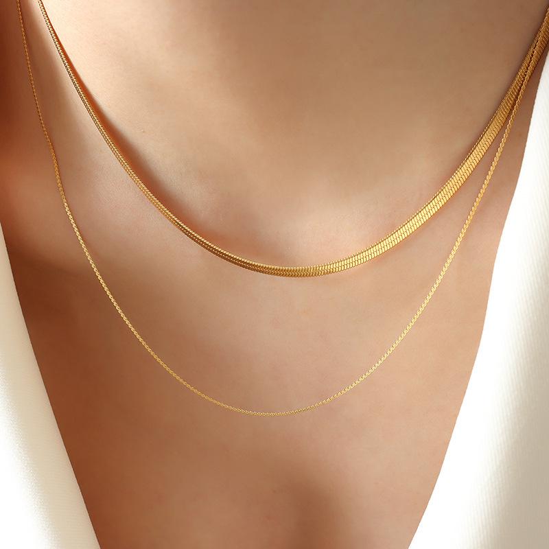 Trendy Double-Layer Blade Chain Clavicle Necklace for Fashionable Women