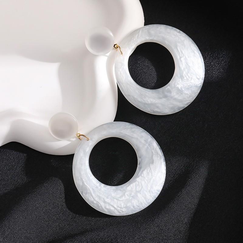 New Chinese Safety Buckle Hollow Round Earrings, High-End Female Personality Exaggerated Earrings, Fashionable Versatile Earrings