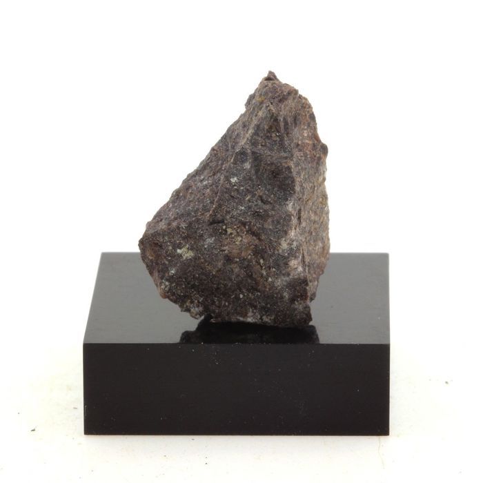 Pierres et Minéraux. Domeykite. 30.7 ct. Acton Vale, Québec, Canada.