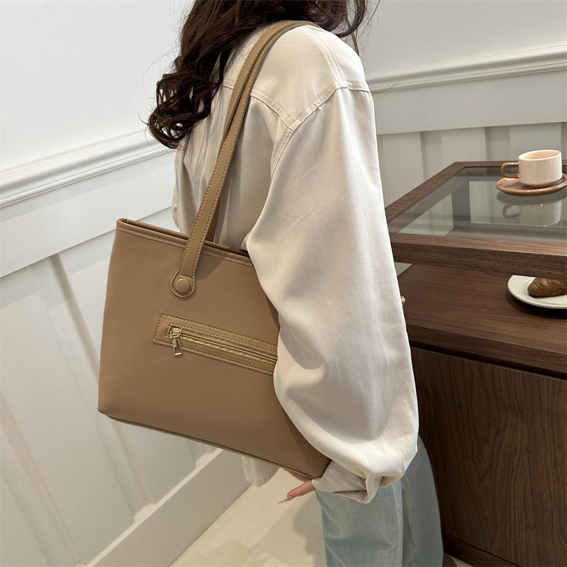 Large capacity simple tote bag women's 2025 new trendy fashion versatile shoulder bag college student class commuter bag