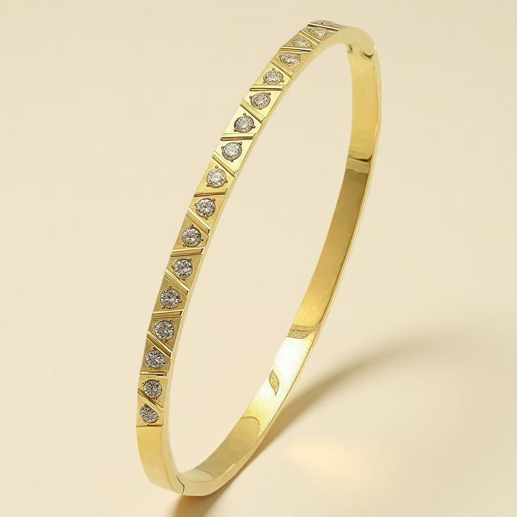 European and American Triangle High-end Design Bracelet