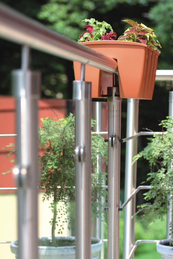 CROWN DCRO600 Railing Flowerpot | White