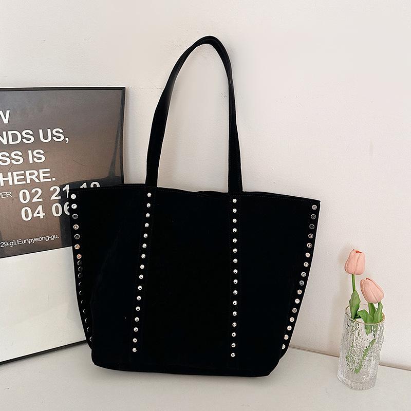 New niche design rivet single shoulder armpit bag large capacity tote bag casual fashionable trendy women's bag