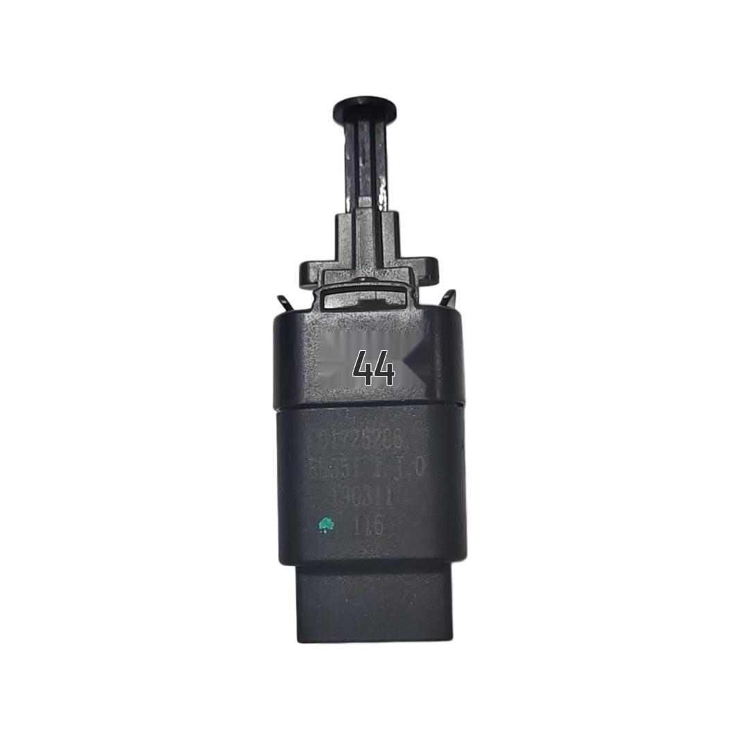

Brake Light Switch for Geely Boyue, Binrui, Xingyue - Part Numbers: 01725286, 7045048400, 01735799 KSD