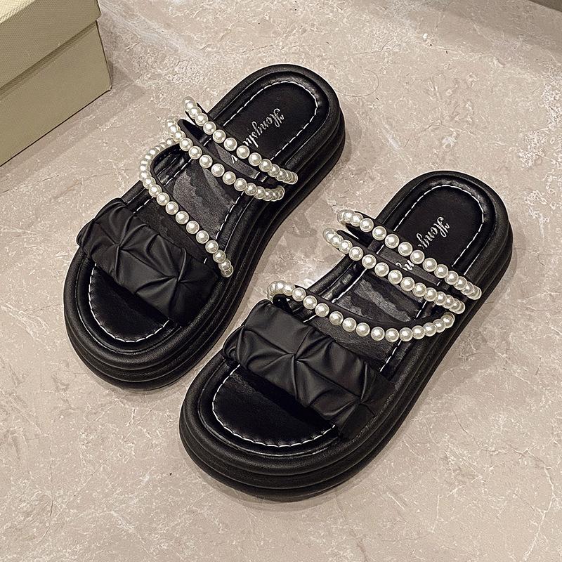 

Женщины, носящие жемчужные плиссированные тапочки-маффины 2025 лето новая жемчужная толстая подошва тапочки на одной перемычке две женщины, носящие крутые тапочки 40 чёрный