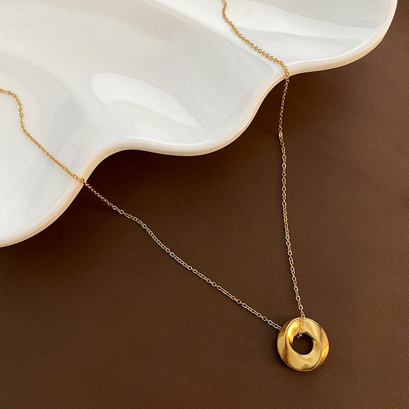 2024 Women's Twisted Pendant Necklace: Durable Titanium Steel, Non-Fading, Versatile High-End Style