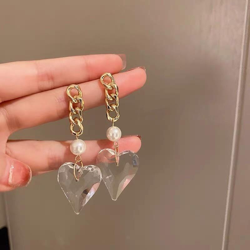Light Luxury Temperament Design Sense Love Earrings Women's New Stud Earrings Retro High-end Sense Versatile Trendy Earrings