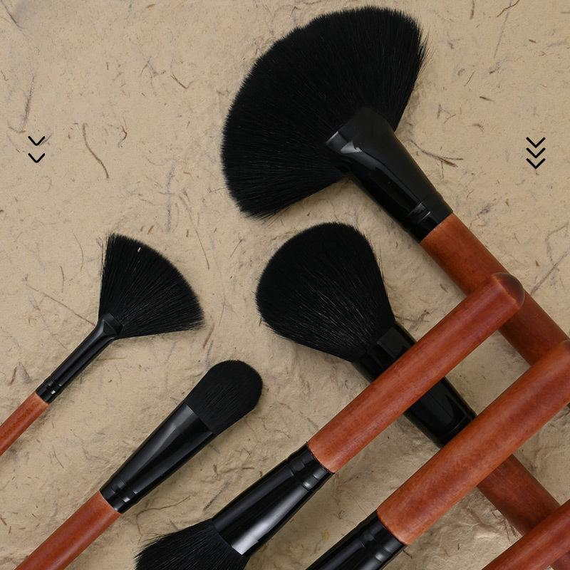 Um conjunto completo de 26 pincéis de maquiagem de pelo de animal, conjunto de maquiador profissional, pincel de contorno, pincel de sombra, pincel de beleza