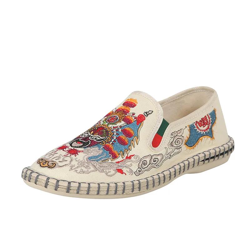 Classic Embroidered Casual Men's Flats Fashion Slip on Men Canvas Loafers Chinese Ethnic Couple Cloth Zapatillas De Deporte