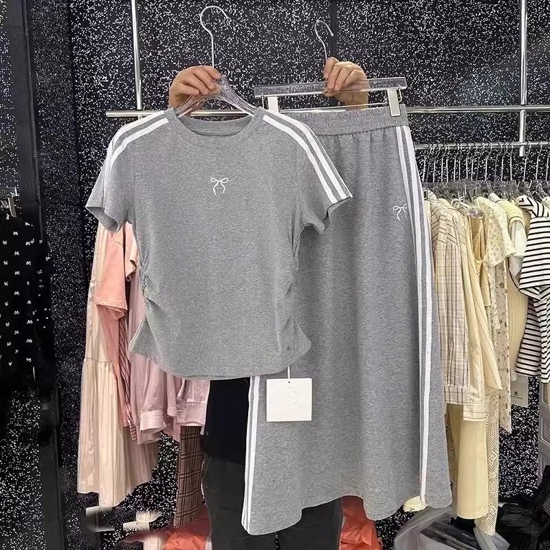 A Large-sized Casual Summer Women's New Slimming T-shirt Top and Elegant Half Skirt Two-piece Set