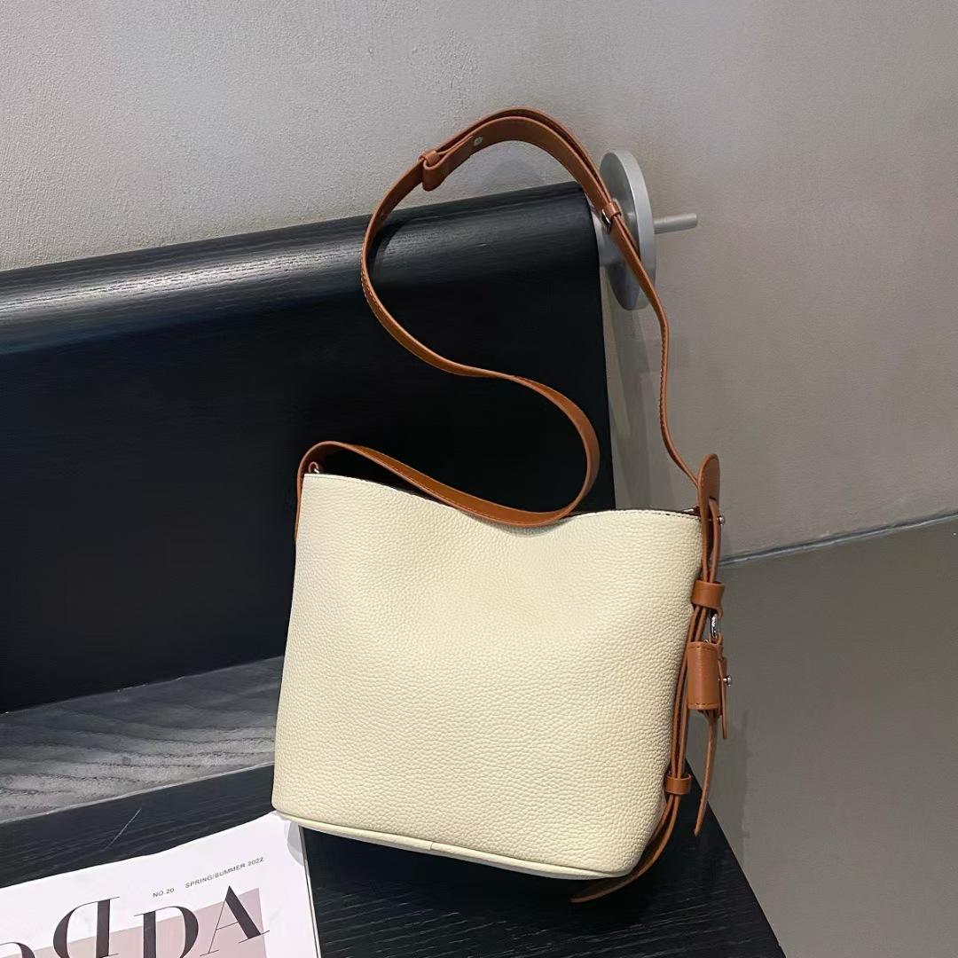 Leather women s bags niche design crossbody bucket bags women s new fashion versatile crossbody bags shoulder bags 20*12*19 бежевый