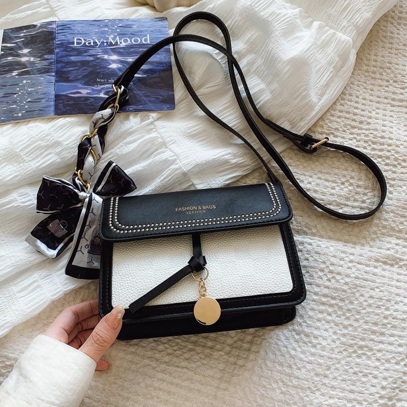 

Популярная кремовая маленькая квадратная сумка Новая модная нишевая дизайнерская сумка на плечо с шелковым шарфом Свежая и милая сумка через плечо для женщин чёрный