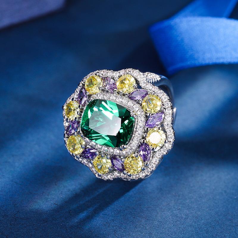 

Ювелирные изделия Медное основание Позолоченное Имитация Бабушкин Зеленый Костюм Ретро Креативный Полностью Инкрустированный Бриллиантами Роскошный Инкрустированный Главный Камень 8 * 12