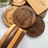1 ADET Ücretsiz Özel Ahşap Kişiselleştirilmiş Bardak Altlığı Pedi Masif Yuvarlak Kare Ahşap Bardak Altlıkları Çay Kahve Pedi Masa Örtüleri Düğün Noel Hediyesi
