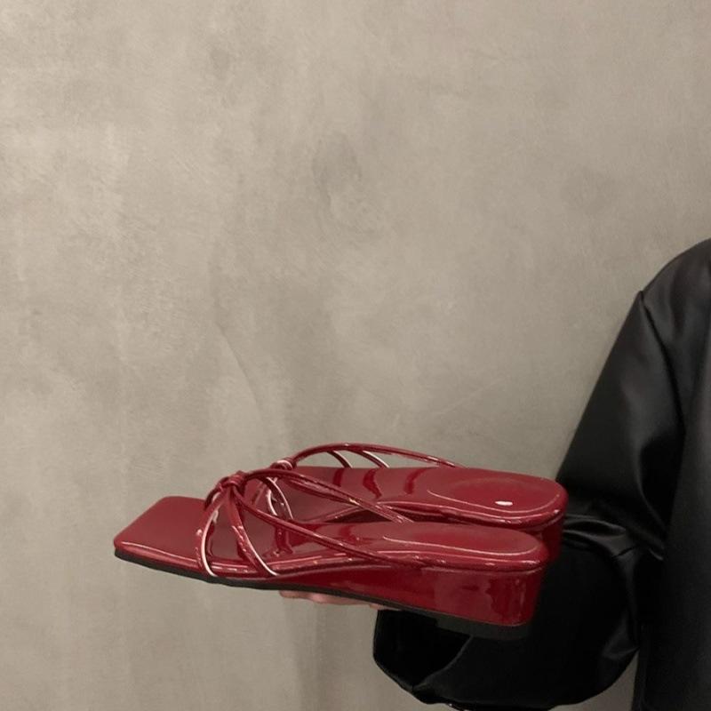 

2025 summer new Internet celebrity leopard print sandals women s wedge heel French with skirt pinch foot outside flip-flops 40 красный