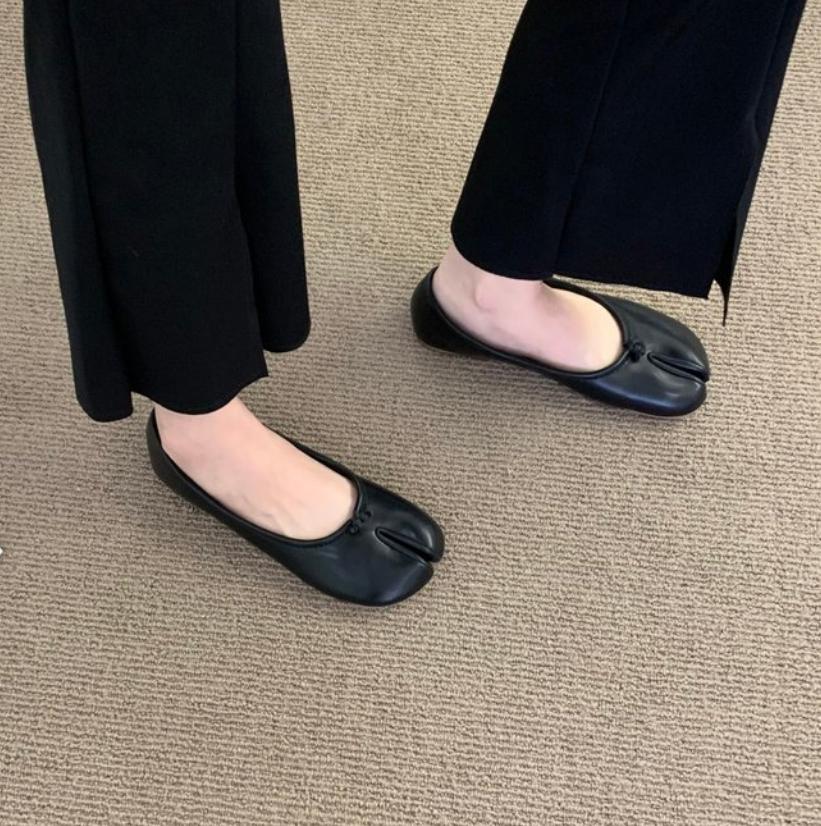 Fashion 2025 Japanese Style Tabi Ninja Shoes Women Retro Suede Flats Split Hoof Toe Boat Shoes Femme Mary Jeans Mocasines Ballerina Shoe