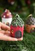 Mini Garden Mushroom Pinecone Christmas House Resin Ornament for Courtyard Bonsai and Flower Pot Decoration