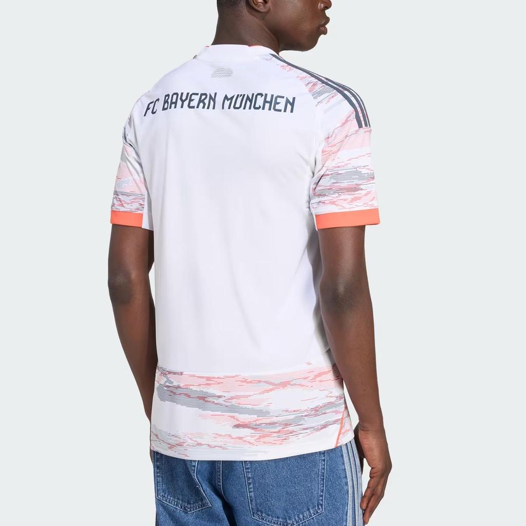 adidas FC Bayern 25/26 Auswärts AEROREADY Bequem Vielseitig Kurzarm Fußballtrikot Herren Oberteile Weiß JJ2143