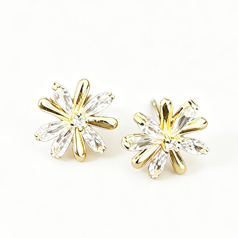 2026 New Design Zircon Metal Interleaved Flower Earrings Women's Sweet Jewelry Daily Versatile Ear Jewelry Girls' Accessories