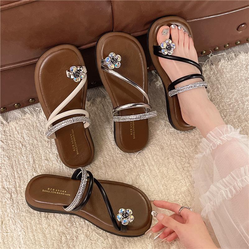 Papuci de casă cu talpă groasă și vârf răcoros pentru femei de purtat 2025 vară noi, cu strasuri, curea subțire, sandale versatile tip muffin pentru femei