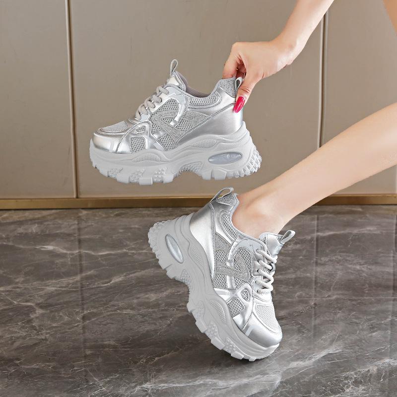 Ins versão coreana dos novos tênis de pai menina 2025 primavera e outono estudante corrida esportes sola grossa aumento de altura casual foto de rua