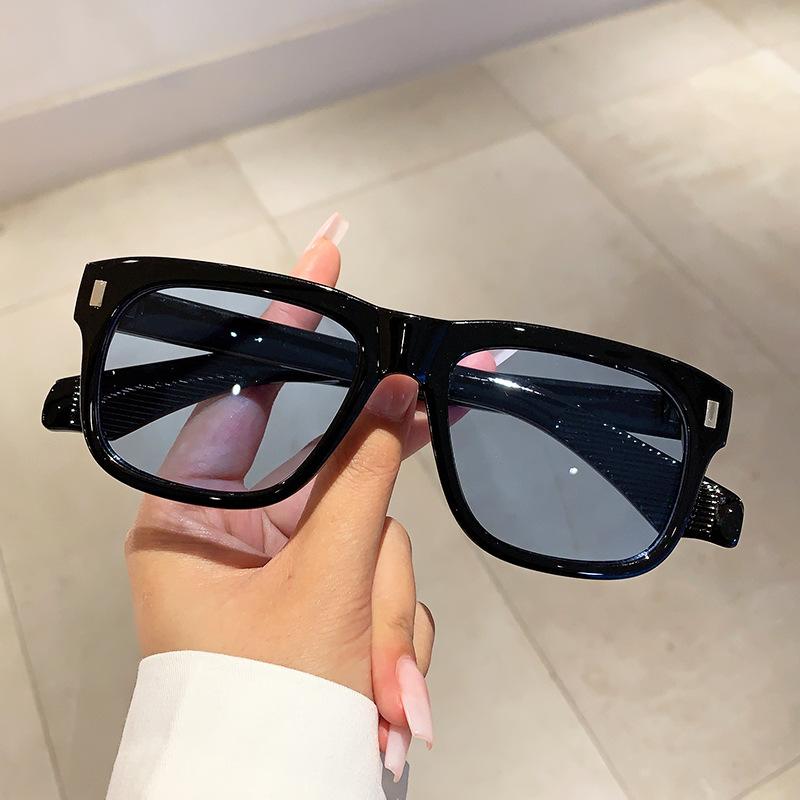 Classic Rivet Square Sunglasses For Men Women Vintage Trendy Luxury Designer Punk Big Frame Shades Fashion Sun Glasses