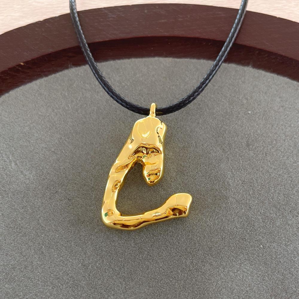 

2025 Европейская и американская английская буква цепочка на ключицу легкая роскошь нишевый дизайн высококлассное ожерелье для женщин