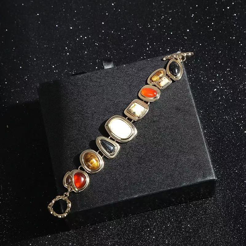 1 Stück Persönlichkeit Punk Metall Vergoldet Unregelmäßige Halskette Schmuck Boho Ethnischer Stil Vintage Harzstein Armbänder Für Frauen