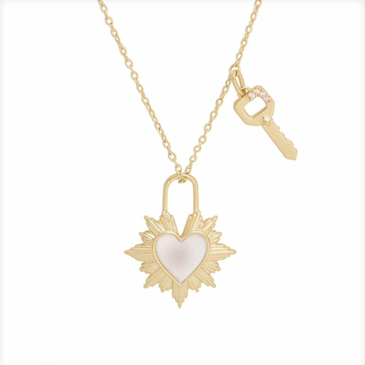 

Ритм сердцебиения: Ожерелье в стиле INS с позолотой 18 карат с перламутровой звездой, ключом, замком, цирконовой подвеской.