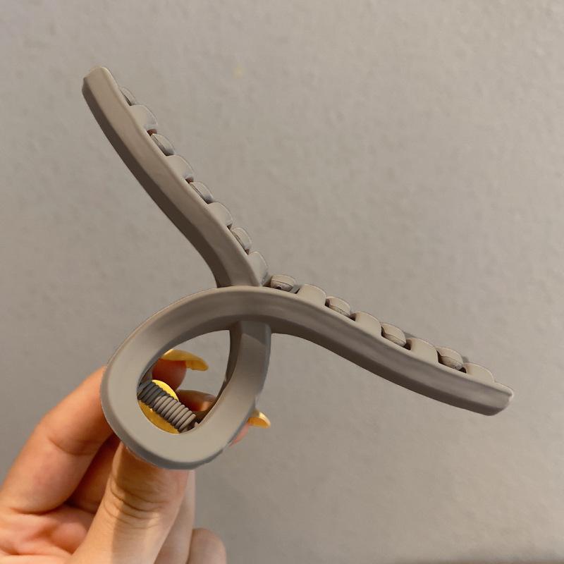 Elegant Large Hair Claw Clip for Thick Hair - High-End Korean Updo Shark Clip