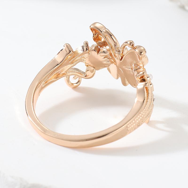 Klassischer handgeschnitzter Schmetterling Damenring Kreativität Goldfarbenes Metall Geometrie Tägliches Tragen Party Schmuck Jahrestagsgeschenk