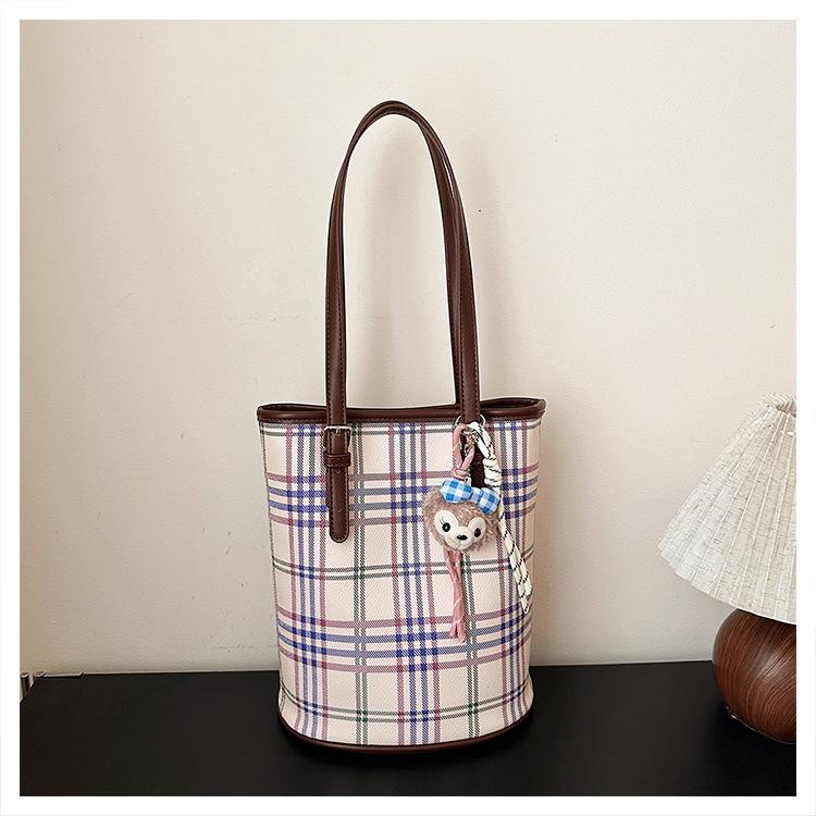 Korean version niche design plaid bucket bag women's bag 2025 new casual fashion shoulder bag commuter armpit bag