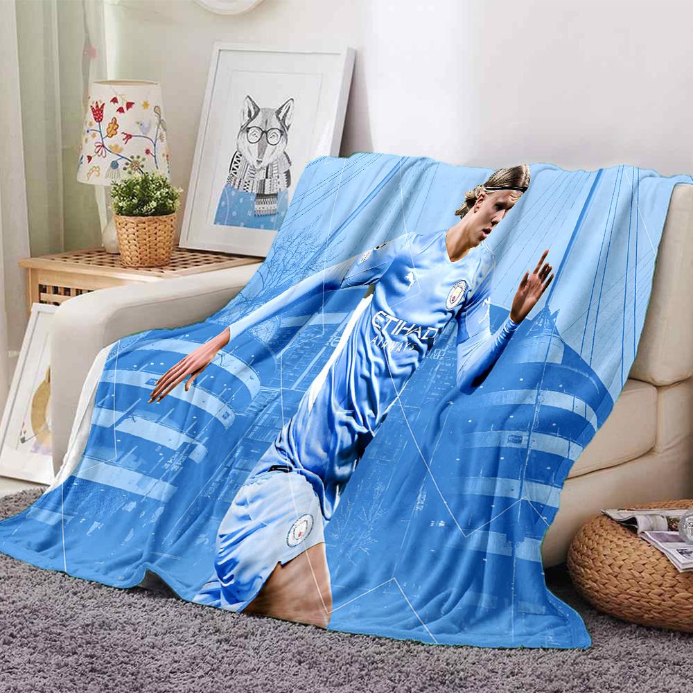 Haaland Spielerpose Flanelldecke, Weiches Polyester, Modernes Design, Ganzjahres für Camping, Reisen, Geschenke für Feiertage oder Geburtstage