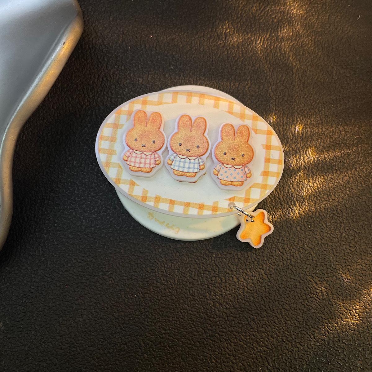 

Plaid 3D Miffy Pendant Stand for MagSafe Phones – Strong Magnetic Desktop Holder