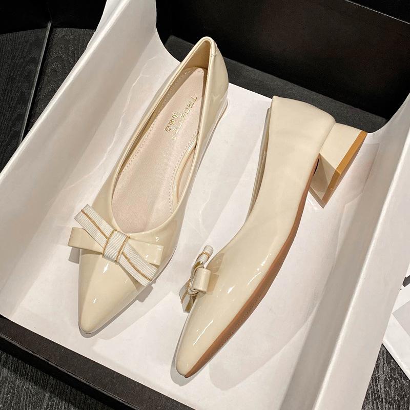 

Женские повседневные туфли-лодочки на низком каблуке с острым носком и бантом без шнуровки на массивном блочном каблуке. Женская обувь. Удобные туфли-лодочки для офиса и офиса. Деловые туфли. 34 чёрный