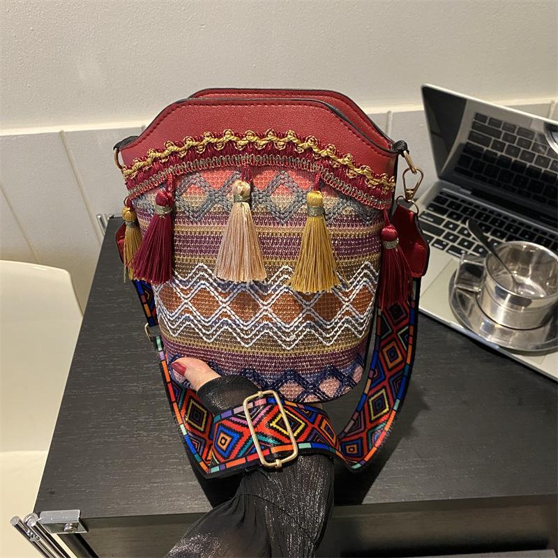 Bolsa Feminina de Alta Qualidade Diagonal Estilo Étnico Nicho Tecida Balde Ombro Combina com Tudo Bolsa de Franjas