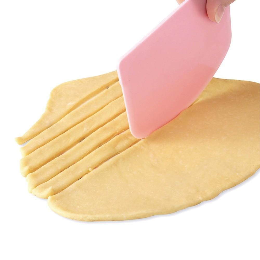 Plastic Pastry Scraper Dough Cutting Cake Cream Scraper Practical Dough Scraper  Cake Decorating
