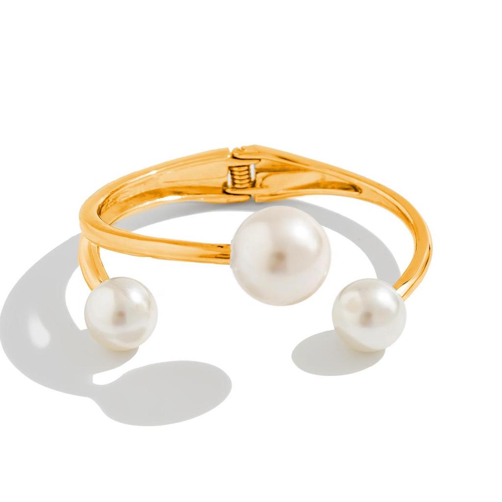 Elegant Irregular Metal and Pearl Open Spring Bracelet