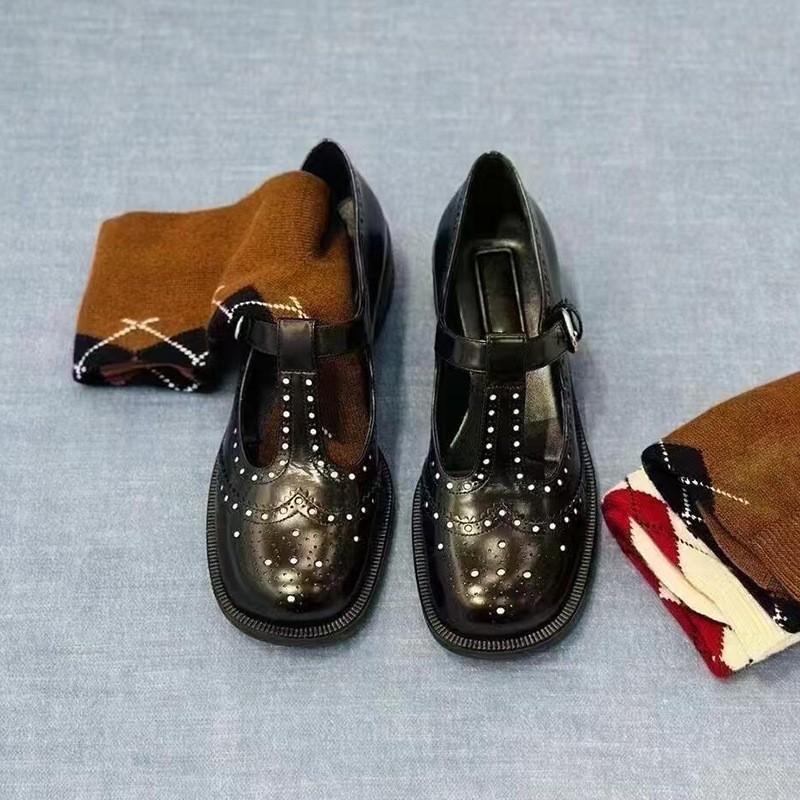 Soft cowhide~ Miu's Brock engraved T-band Mary Jane single shoes women's British style thick heel hollow small leather shoes