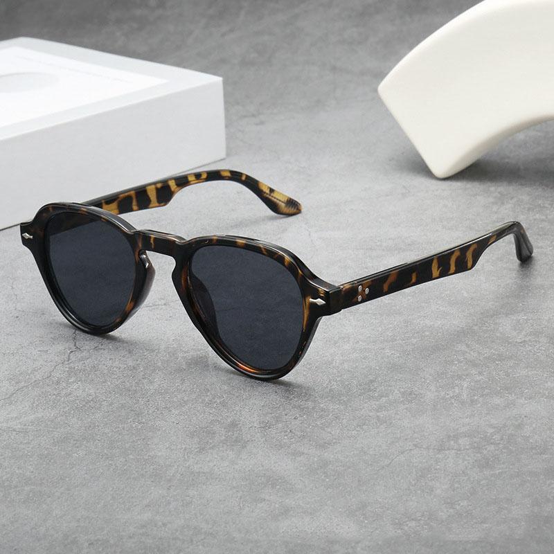  Ins Popular Fashion Oval Sunglasses Men Gradient Shades UV400 Vintage Rivets Women Trending Sun Glasses