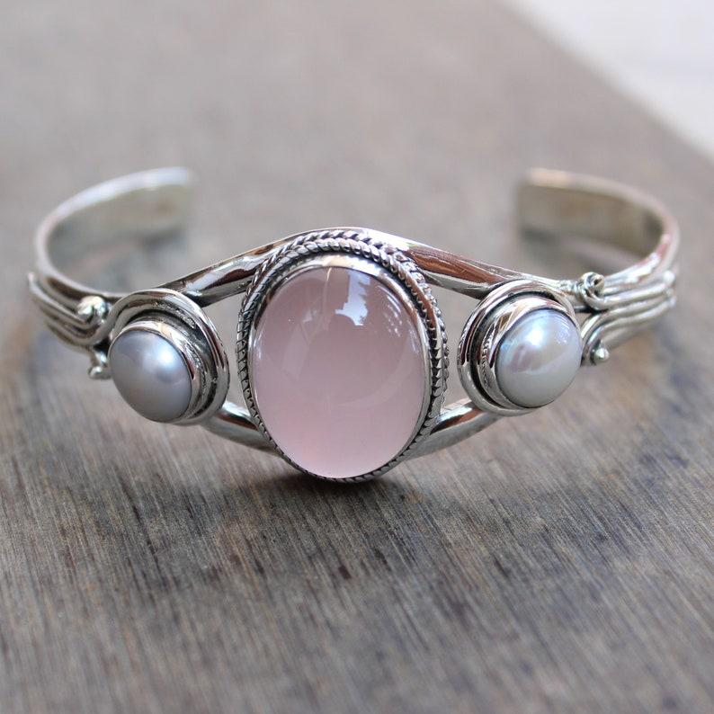 

Браслет-манжета из стерлингового серебра 925 пробы с розовым кварцем и жемчугом, дизайнерский, ручной работы, регулируемый 7.5 Inch