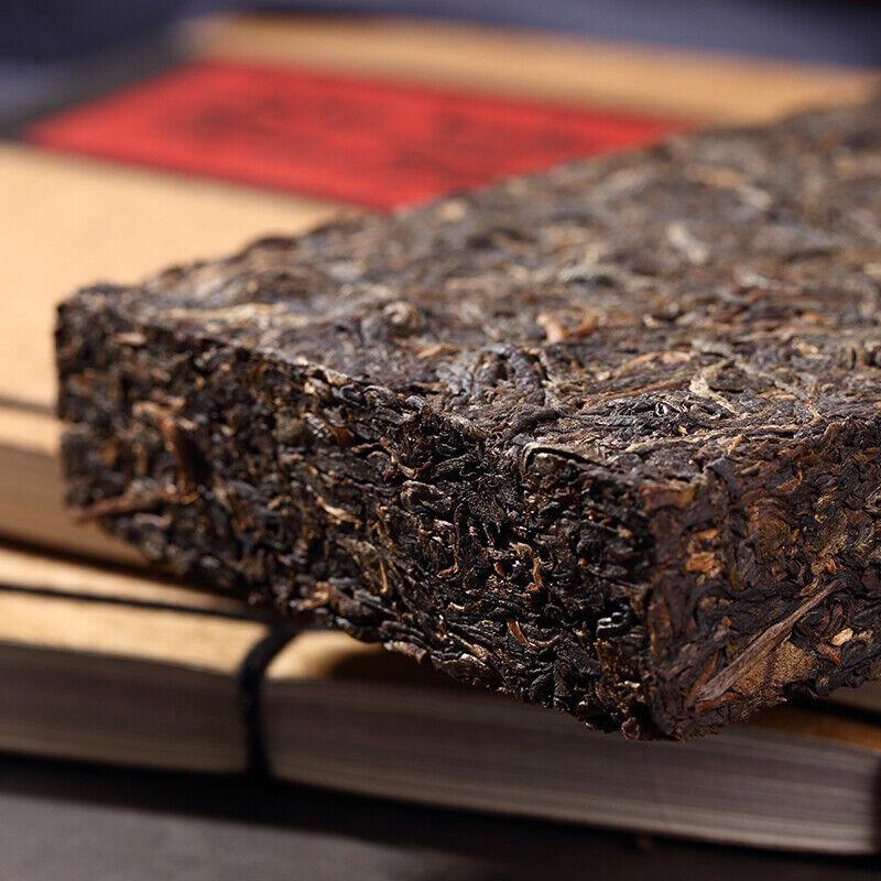 Bambusová skořápka Zelený Puer Cihla * Menghai Dayi Pu'er Čajová Cihla 250g Surová