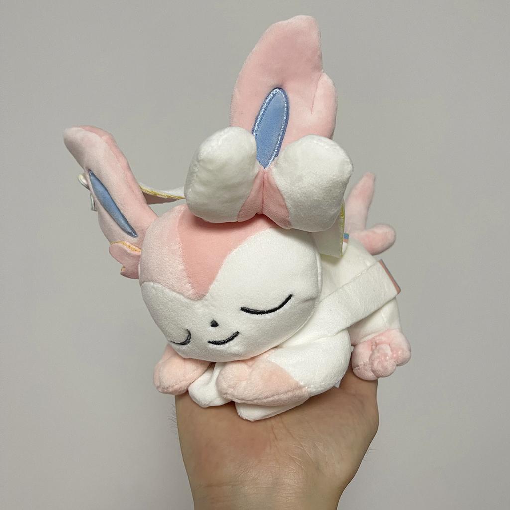 Pikachu Peluche Squirtle Bulbasaur Charmander Pokemon Leafeon Sylveon Glaceon Plush Toys Sprigatito Pichu Sudowood Stuffed Doll